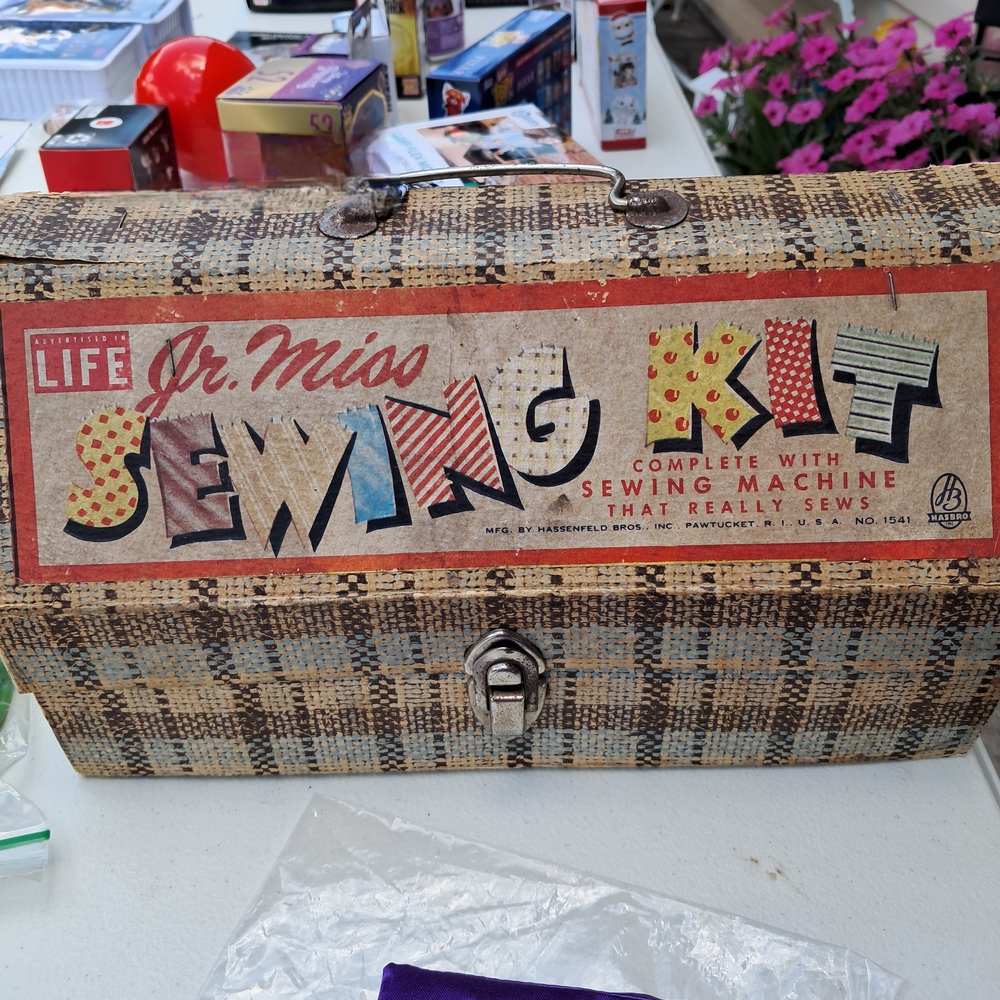 Vintage Jr. Miss Sewing Kit